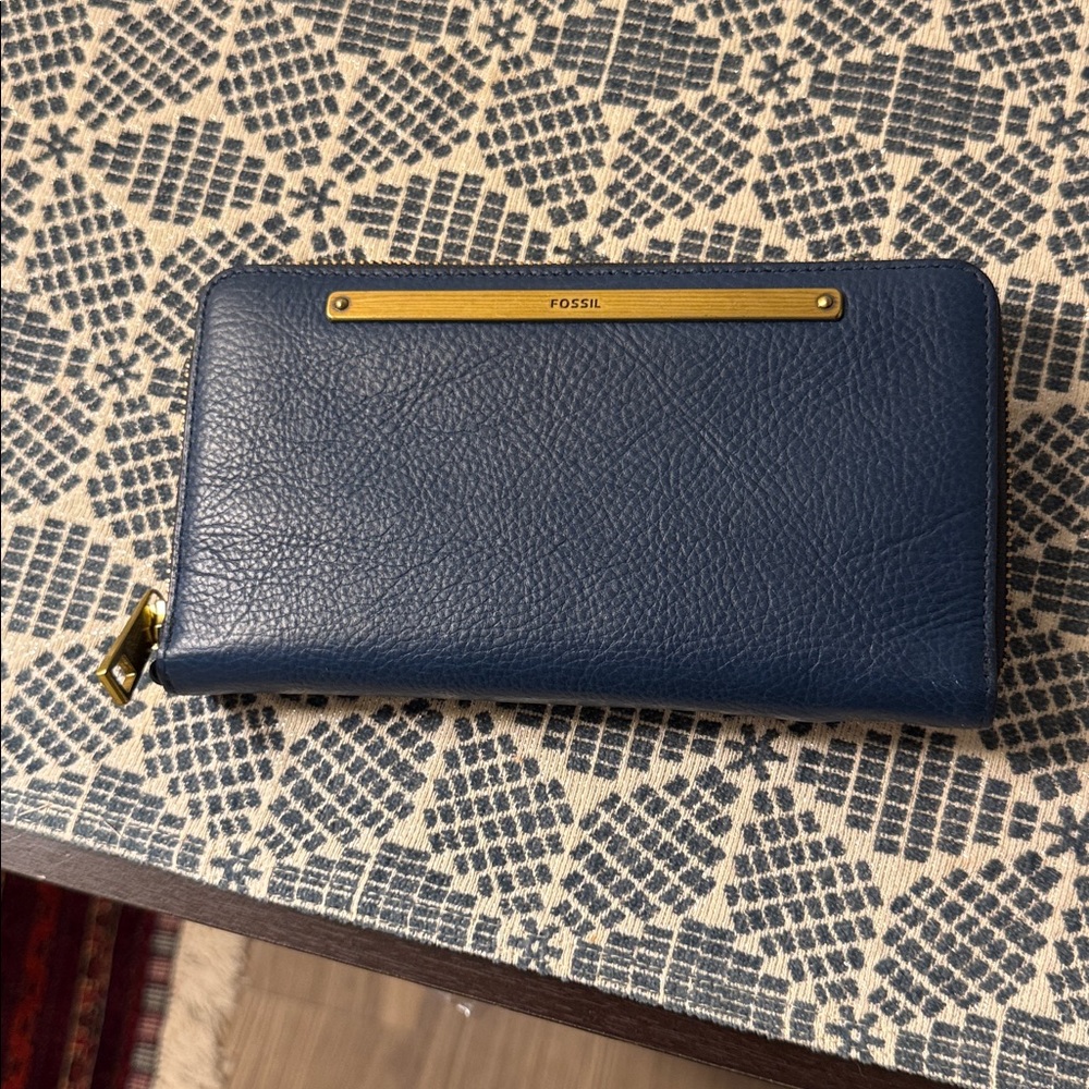 Fossil Leather Liza Zip Clutch